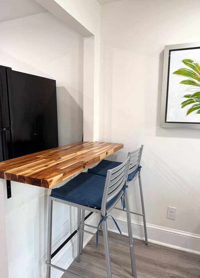 Foto del edificio - Furnished 2 bed 1 Bath Home