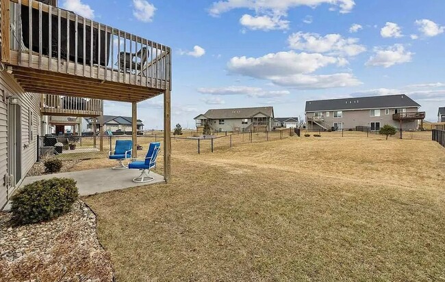 Building Photo - 3 Bedroom 3 Bathroom Condo Available NOW i...