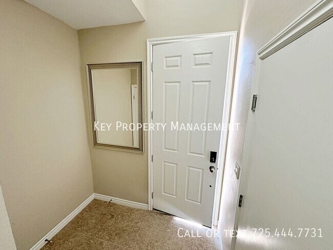 Foto del edificio - 2 Bedroom Townhome off of I-15 and Starr r...