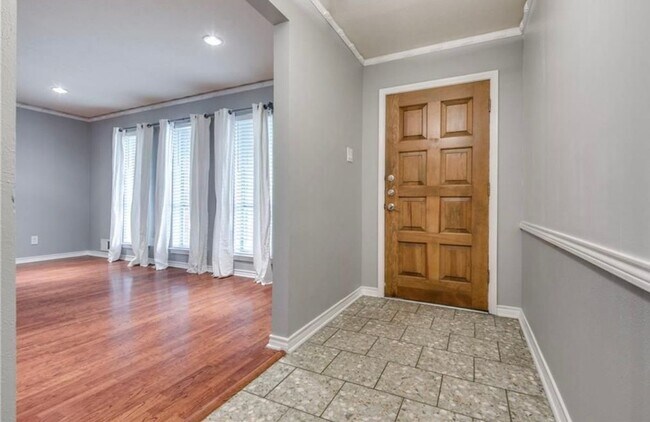 Building Photo - 7960 La Cosa Dr