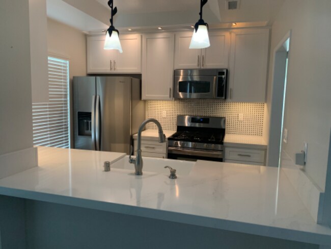 Building Photo - 6950 Sandpiper Pl