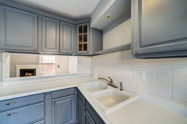 Foto del edificio - 3525 Rebecca Ln