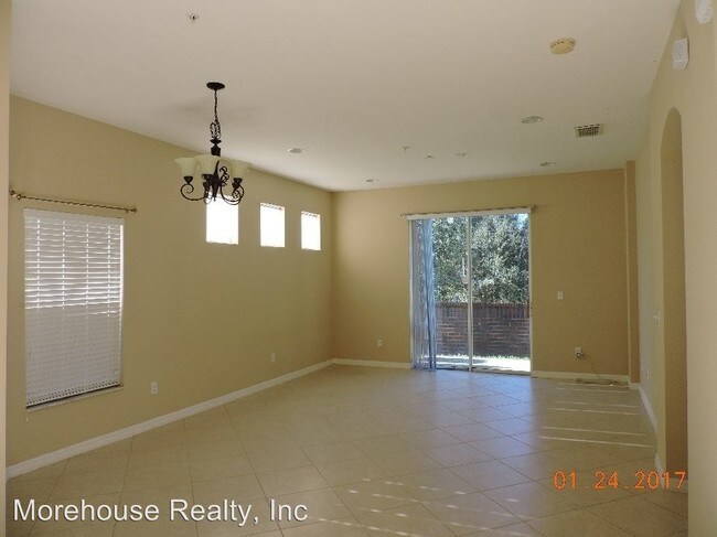 Building Photo - 974 Crestwood Commons Ave