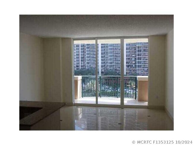 Foto del edificio - 17555 Atlantic Blvd