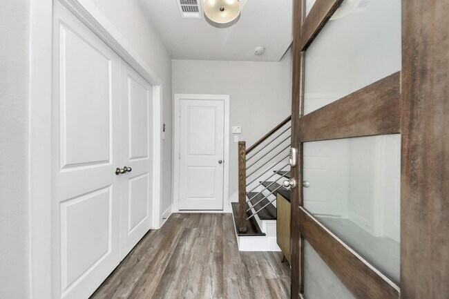 Foto del edificio - 1743 Cove Cres Ct