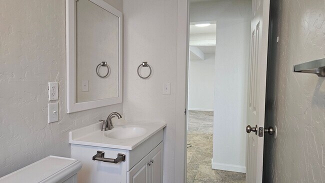 Foto del edificio - 4 Bedroom Bench Home Fully Remodeled