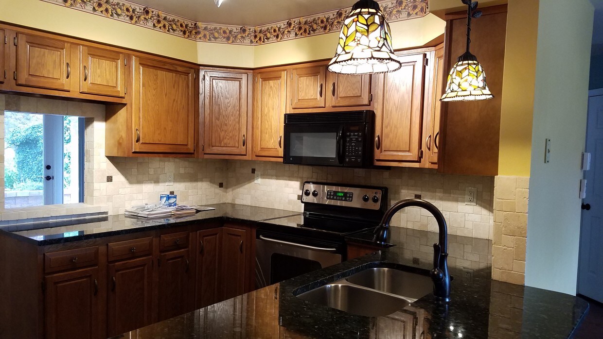 5554 Fairway Dr W, Fayetteville, PA 17222 Townhome Rentals in Fayetteville PA