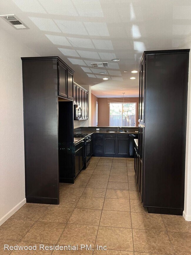 Foto del edificio - 4 br, 3 bath House - 1717 Devin Drive