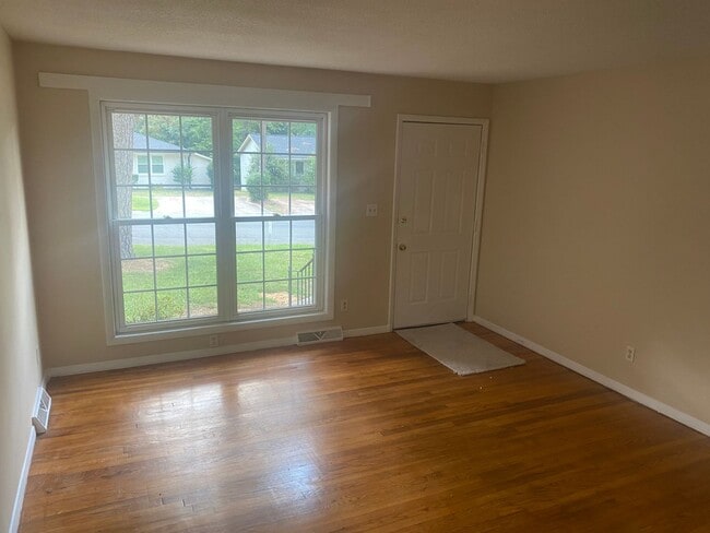 Building Photo - 3113 Erskine Dr