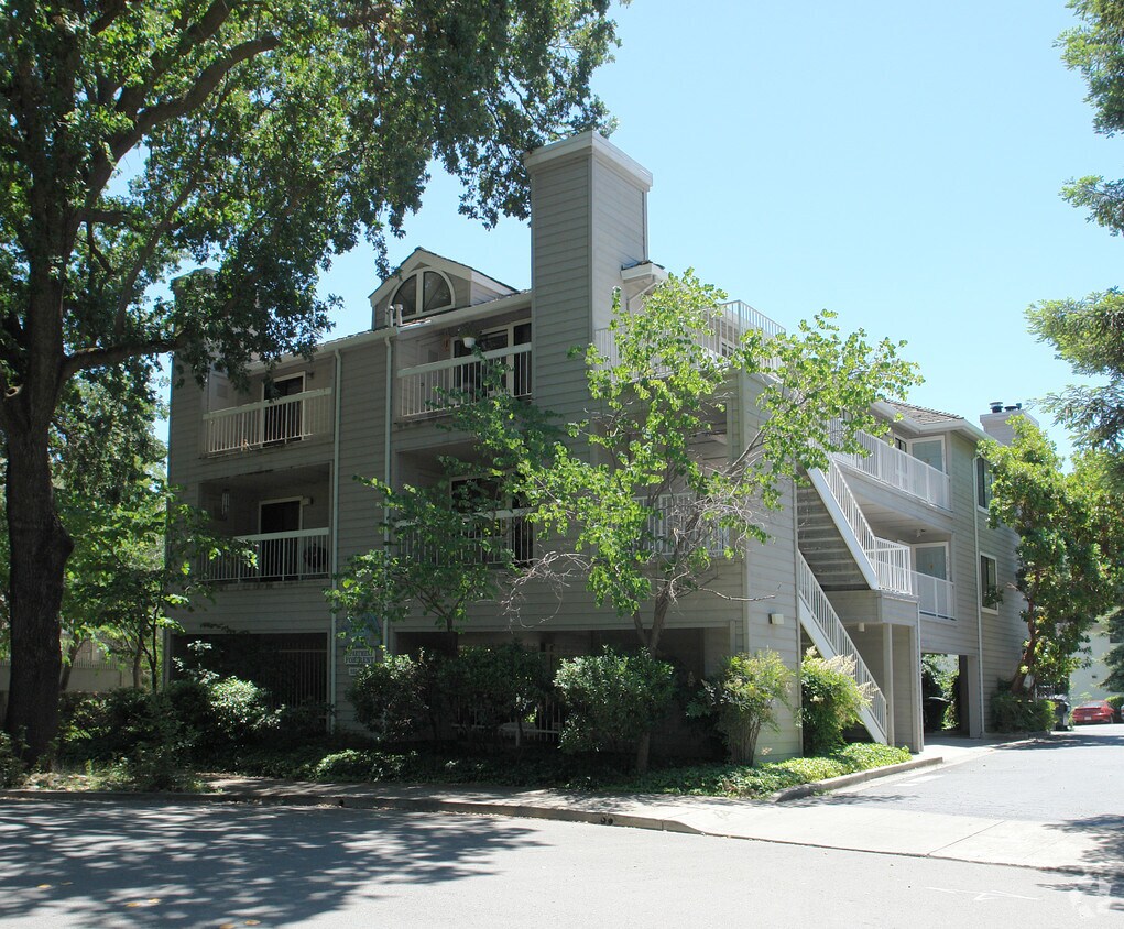 Building Photo - 231 Lafayette Cir