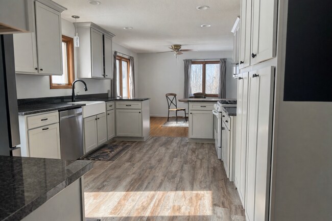 Foto del edificio - Spacious 4 bedroom home in Beautiful Prior Lake, MN