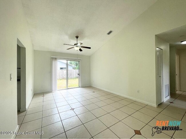 Building Photo - 601 7 Gables Cir SE