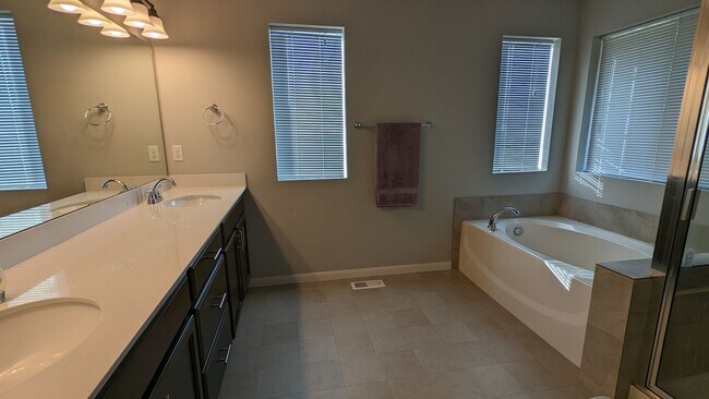 Foto del edificio - 943 Clearwater Court
