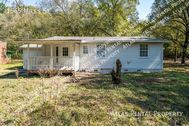 Building Photo - 1565 Miles St