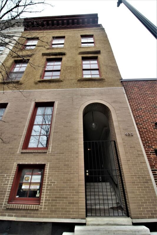 Building Photo - 932 N Charles St