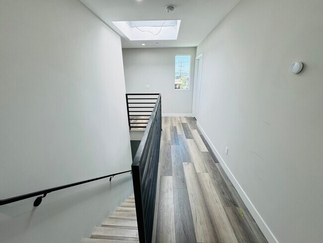 Foto del edificio - 1301 N Kingsley Dr