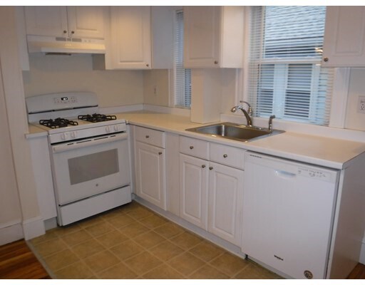 Primary Photo - 124 Nichols Ave