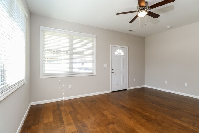 Foto del edificio - 435 Little Sycamore Ln