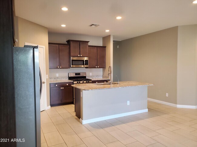 Foto del edificio - 4068 W Crescent Rd
