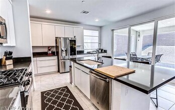 Building Photo - 817 Piermont court