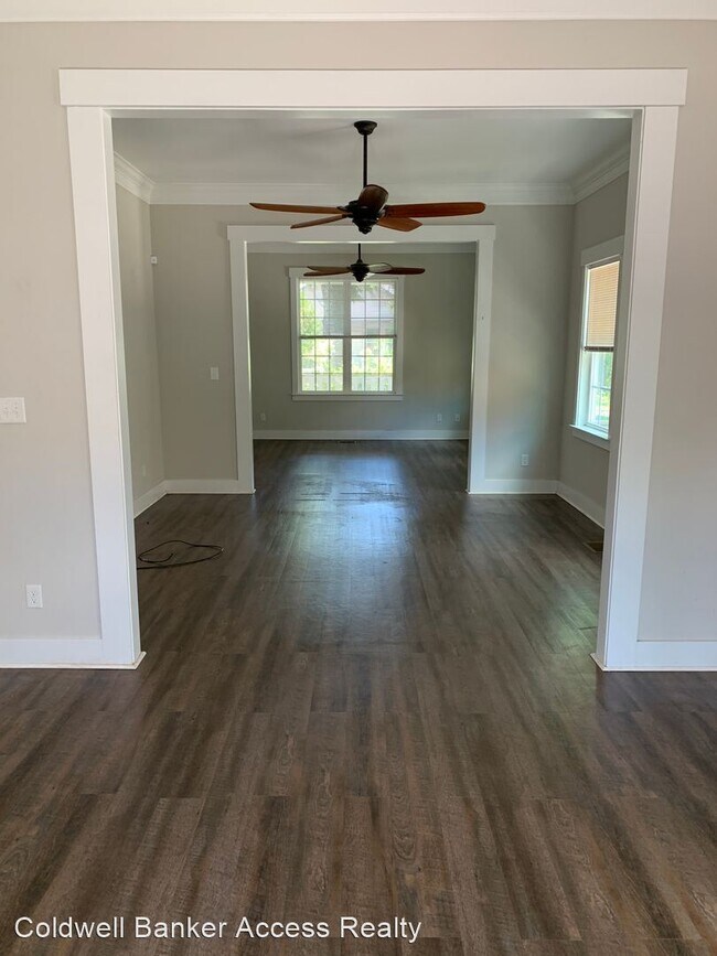 Foto del edificio - 3 br, 2.5 bath House - 523 W. 44th St.,