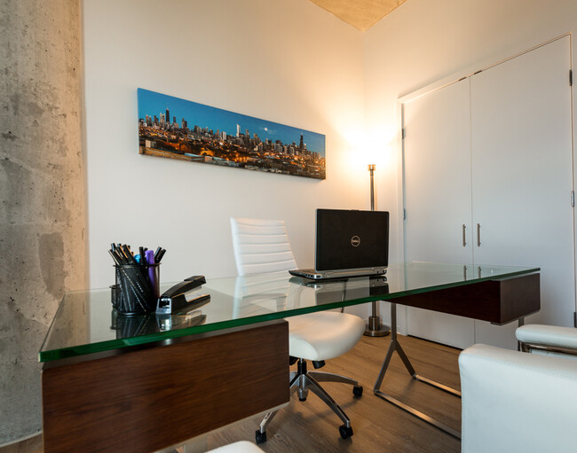 Foto del edificio - 1623 W Division St