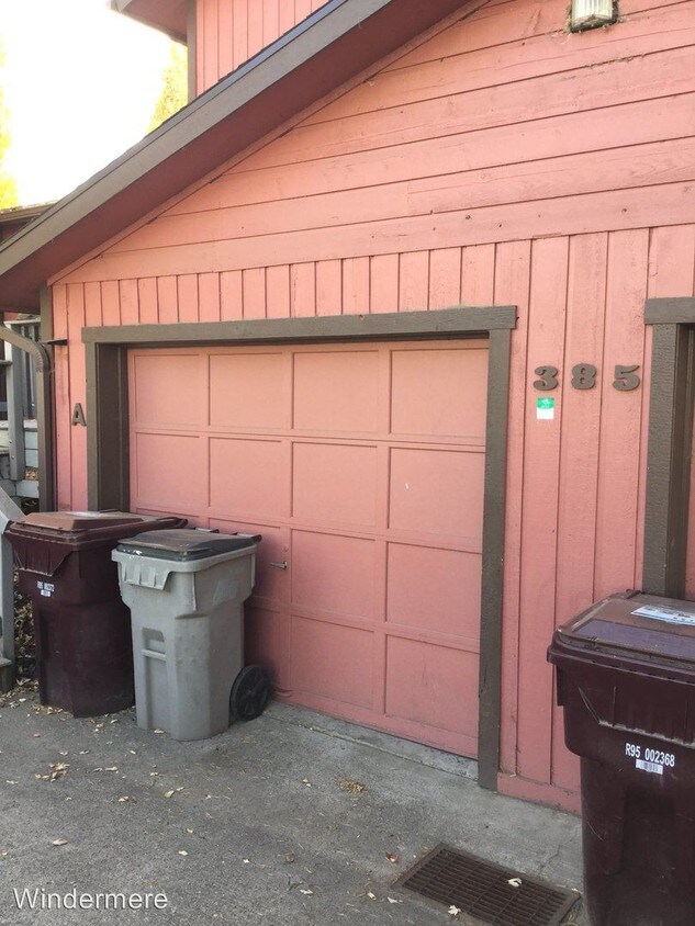 Primary Photo - 385 NW Dillon St