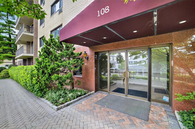 Building Photo - 108 Sagamore Rd