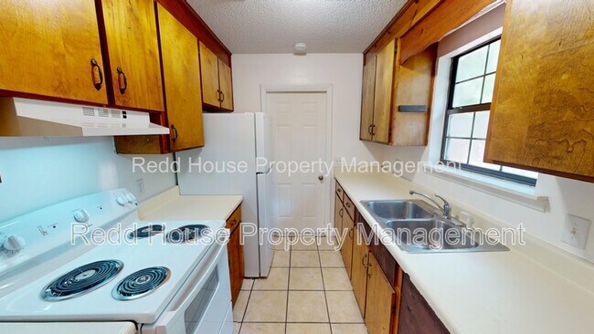 Foto del edificio - 111 Oakridge Cir