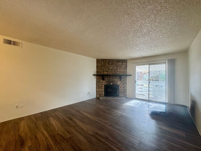 Foto del edificio - 2 Bed 2 Bath Condo in Denver Near Windsor Lake! Available NOW!