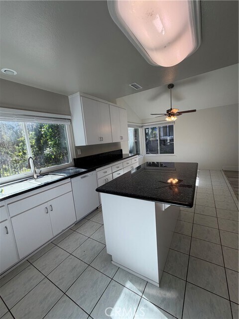 Foto del edificio - 2866 Treeview Pl