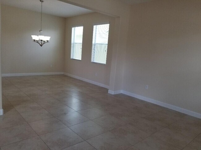 Building Photo - 15180 Evergreen Oak Loop