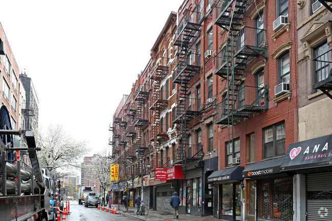 Building Photo - 97 Clinton St