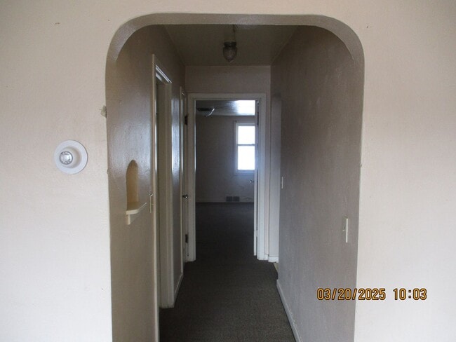 Building Photo - 1 Bedroom Duplex