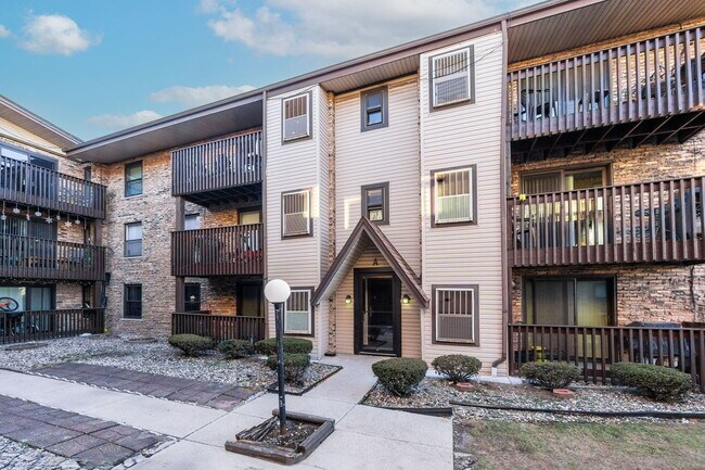 Building Photo - 4553 W 56th St