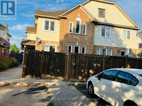 Building Photo - 114 Fellowes Crescent