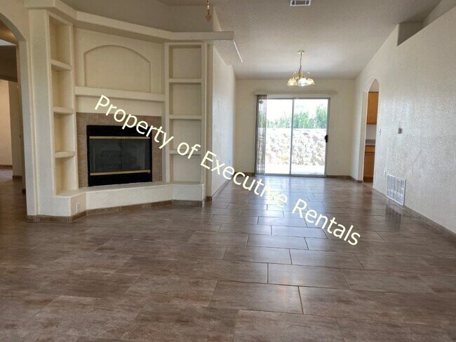 Building Photo - 3010 Jennifer St-  Beautiful 3 bed 2 bath ...