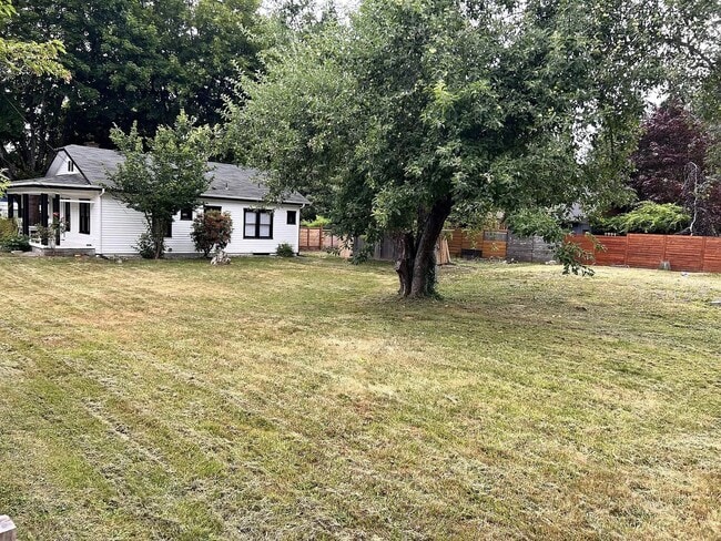 Building Photo - Beautifully Imperfect Character Craftsman Home! Eastside Olympia Home