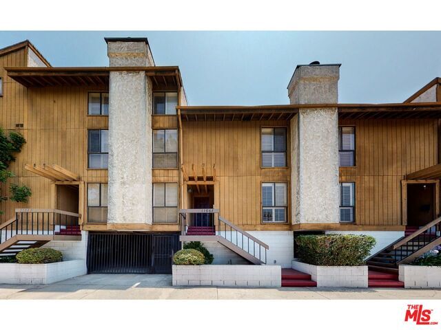 Building Photo - 11062 La Grange Ave