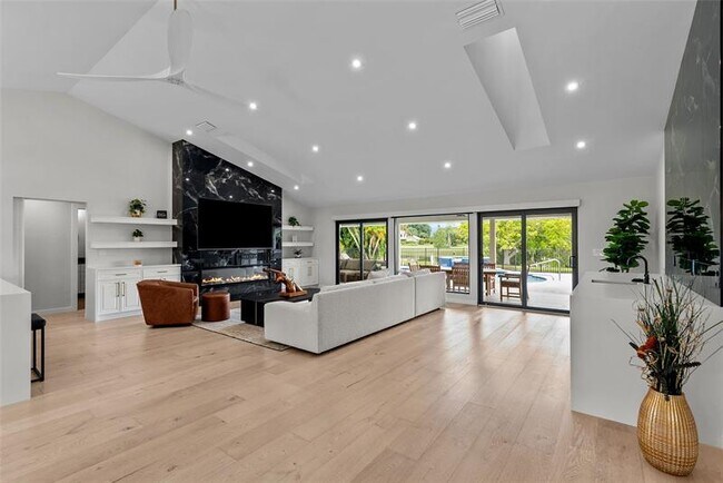 Foto del edificio - 8611 Gullane Ct