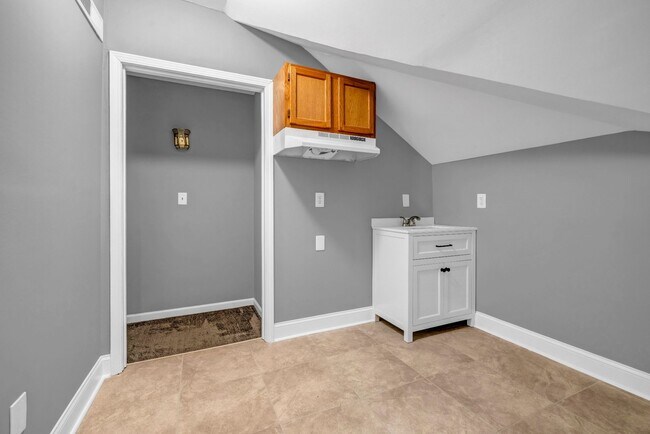 Foto del edificio - SPACIOUS 6 BEDS | 3 BATHS - IN THE HEART O...