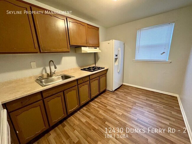 Foto del edificio - 12430 Dunks Ferry Rd