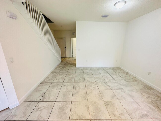 Building Photo - 346 NE 208th Ter