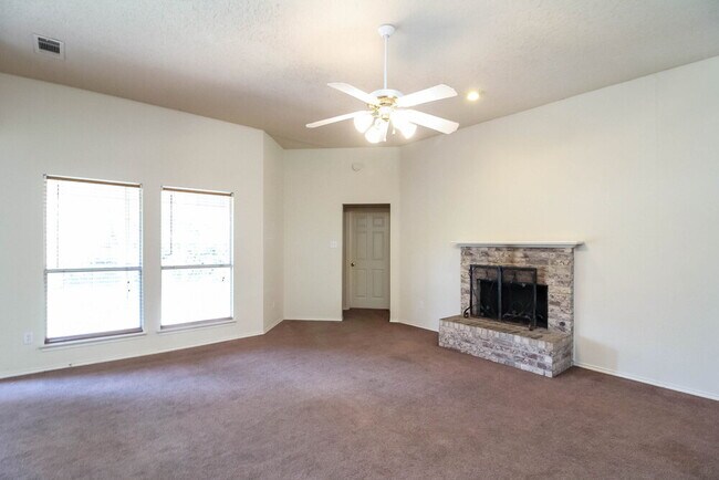 Foto del edificio - 216 Stone Creek Blvd