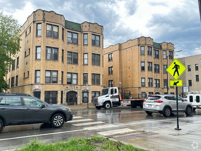 Building Photo - 1530 N Kedzie Ave