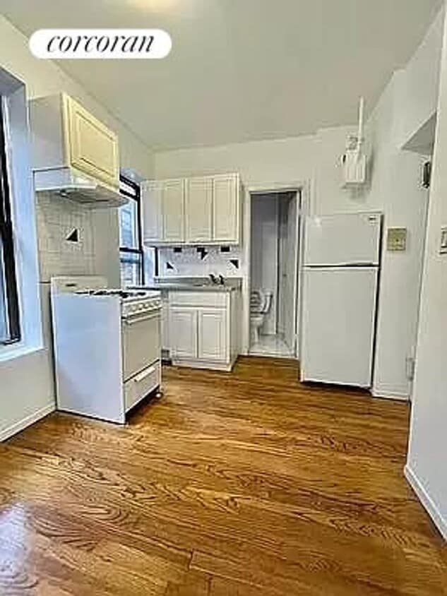 Primary Photo - 503 E 73rd St