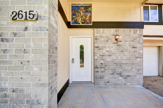 Building Photo - 2615 Ashington Dr