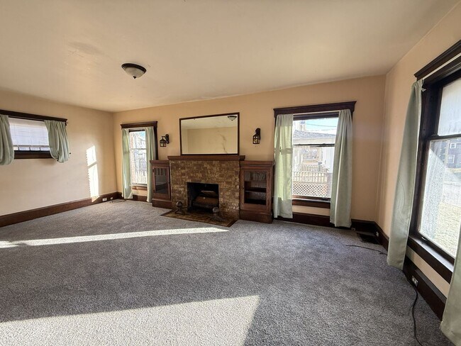 Foto del edificio - Very large 4 bedroom home for rent - Canton NW