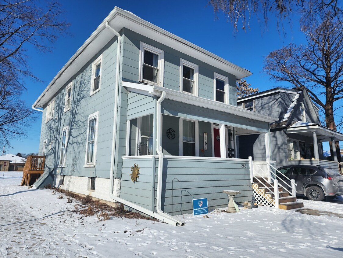 Primary Photo - 246 Washington Ave