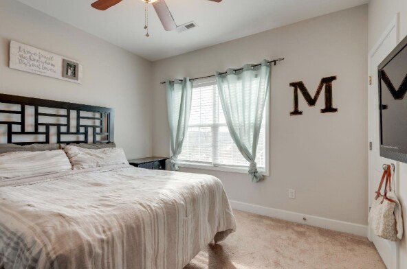 Foto del edificio - 2043 Pinecrest Dr